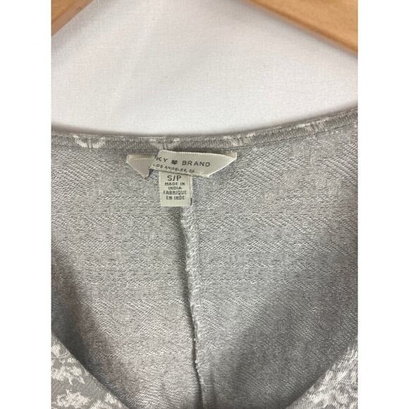 Lucky brand V Neck Boho Patterned Grey / white top S - Picture 2 of 4